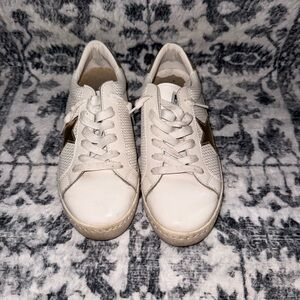 Vintage Havana Women's White Leather Lace-Up Sneakers with Gold Star Accent